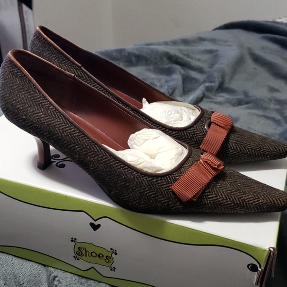 Short Heels - Picture 7 of 7